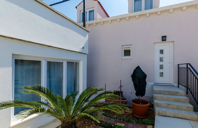 Apartments Life - Photo 79