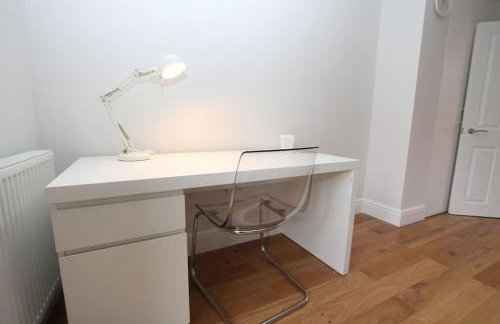 Lovely One Bed Apartment-Near All Transport-Village-FreeParking - Foto 4