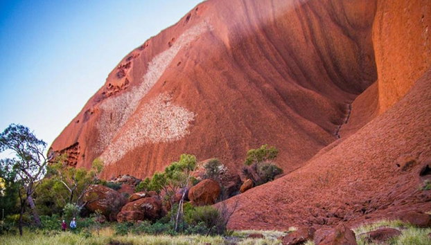 Tour guiado a pie por la base de Uluru por la mañana en grupo reducido - Foto 5