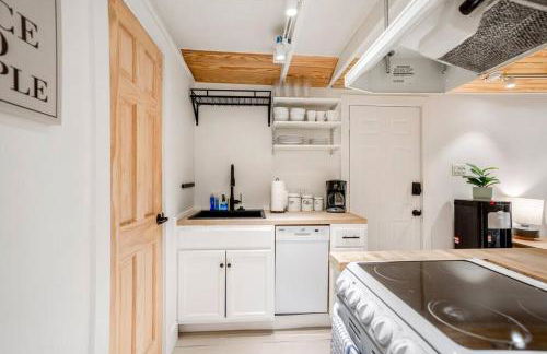 Historic Heights Rustic Urban Tiny Cabin - Foto 19