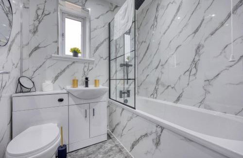 Charming Terrace House for Relaxing Retreat - Foto 2