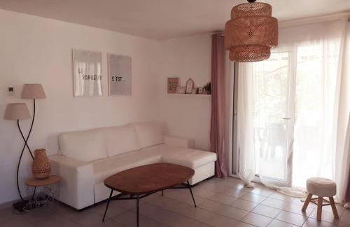 Maison ensoleillée de plain-pied ouvert sur un jardin clôturé - Foto 8