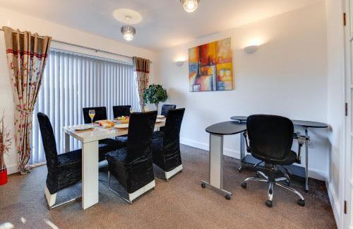 3 BR Home l Free Parking l 5 Guests l Garden l Long Stays l - Foto 13