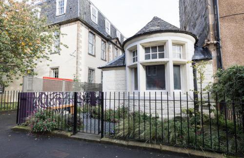 JOIVY Contemporary Cottage with Free Parking - Foto 44