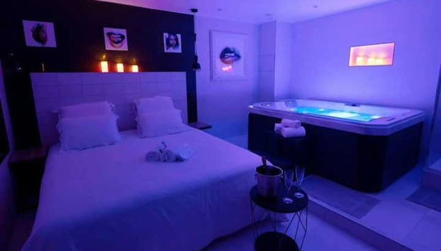 Intimate Flat w/ A/C & Jacuzzi - 2br/6p Montmartre - Foto 2, Habitación