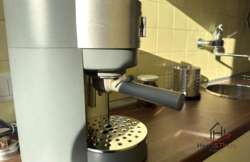 Beaches 1 min away - Free WiFi - Smart TV - AC - Foto 15