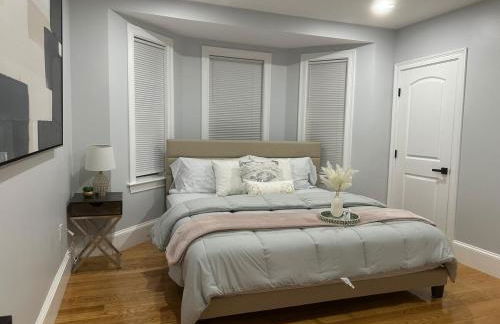 85a Charming Boston Base, 3BR, 2BA Ideal for Families - Foto 18