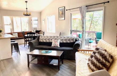 NEW! Cozy & Secluded House w/Deck - Near Yosemite! - Foto 27