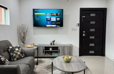 Fully Furnished 3BR and 2BA Gem Near Airport & Mall - Foto 1