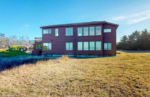 Oceanfront Retreat Close to Activities & the Beach - Photo 19