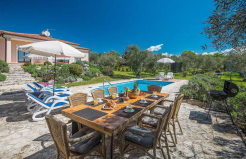 4 Bedroom Nice Home In Buje - Foto 8