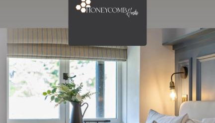 CORN FLOUR LODGE at PITKERRO MILL with HOT TUB 3 double bedrooms with TVs, 1 en-suite, 2 further bathrooms, fully equipped kitchen, large family dining area, FREE parking, WiFi, private garden, short, mid,longterm stays available with HONEYCOMB HOSTS - Foto 4