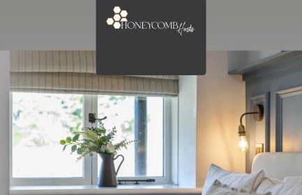 CORN FLOUR LODGE at PITKERRO MILL with HOT TUB 3 double bedrooms with TVs, 1 en-suite, 2 further bathrooms, fully equipped kitchen, large family dining area, FREE parking, WiFi, private garden, short, mid,longterm stays available with HONEYCOMB HOSTS - Photo 4