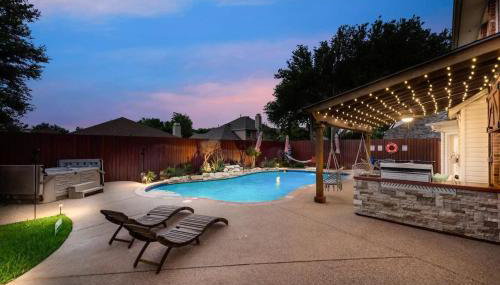 Modern and Luxury DFW Mansion with Backyard Oasis - Foto 2