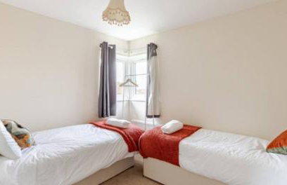 Cosy House- Sleeps 7 Centrally Located Free Parking, Fast WIFI Smart Tv with Sky and Netflix Business Travellers Relocators Leisure Welcome - Foto 12