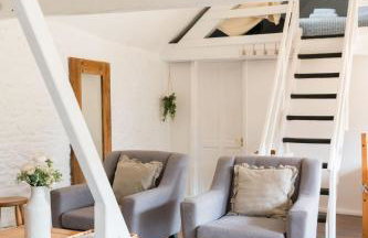 Cosy Cotswolds Farm Stay with Log Burner - Peaceful Winter Retreat - The Dairy - Foto 12