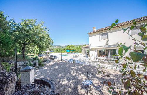 Charmante villa avec grande piscine au calme - Foto 39