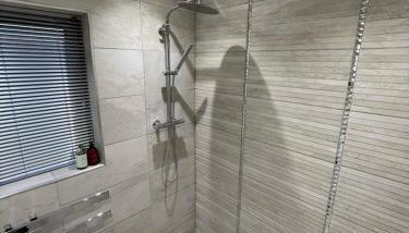 Riverside 2 Bedroom Townhouse with Car Charger - Foto 4, Shower