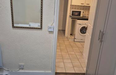 A bedroom flat in a house - Foto 2