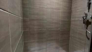 LE 139 carcassonne - Foto 3, Shower