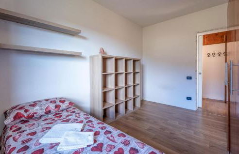 Fly House - Photo 25