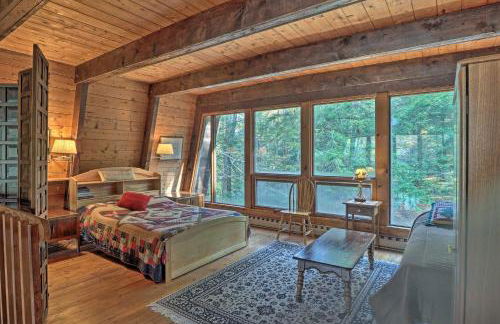 Lakefront Berkshires Retreat with Deck, Dock and Boat! - Foto 18