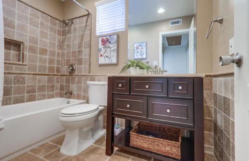 Beautiful Backyard Oasis 5 bedroom 3 Bathroom Home - Foto 14