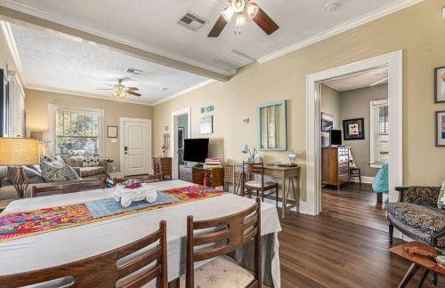 Beachy Bungalow! 2BD, King Bed - Foto 26