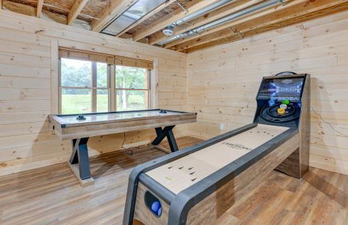 Adams Cabin with Game Room and Fire Pit - Foto 10