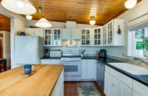 Puget Sound Cottage with Private Community Beach! - Photo 10