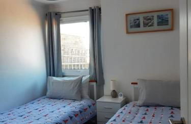 The Getaway - Modern 2 Bedroom Brixham Bungalow with sea peeps - Photo 5