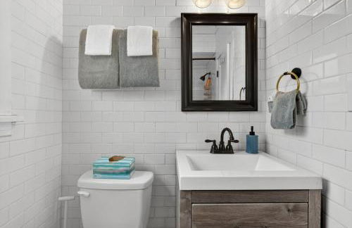 Warm and Inviting 3BR Craftsman with Big Kitchen - Foto 8