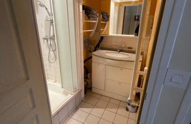 Grand T2 Côte de granit rose plages et commerces à proximité - Foto 9