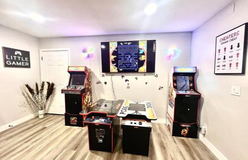 Half ACRE Lux Pool SPA with FIREPIT ARCADE Grill Sleeps 40 - Foto 38