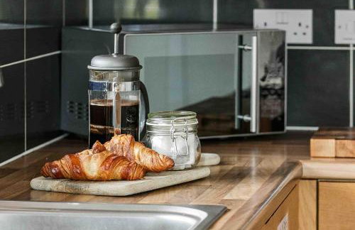 Comfortable 4 Bed Modern Townhouse with Parking - Foto 40