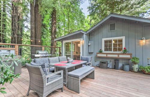 Redwoods Cabin with Hot Tub Walk to Russian River! - Foto 2