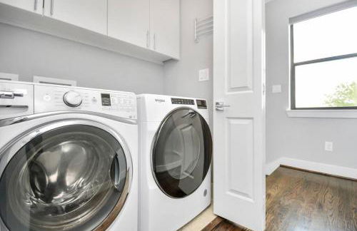 Skyline Views - Sleeps 10 Home Near Downtown - Photo 40