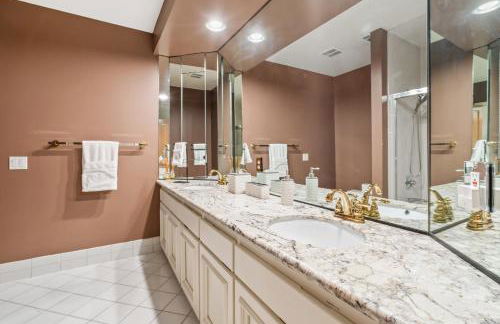 Stunning Waterfront Mansion with Pool and Hottub - Foto 17