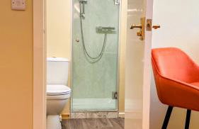 Bettws Hall Accommodation - Photo 4