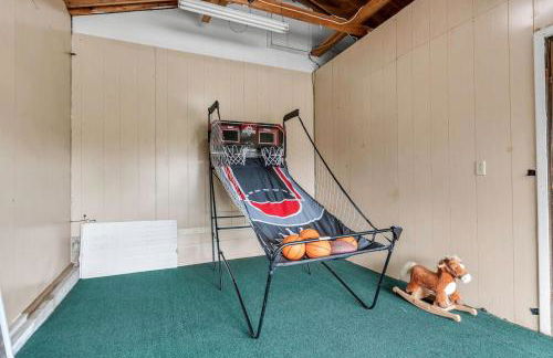 Family Fun Pool Central Airport - Photo 24