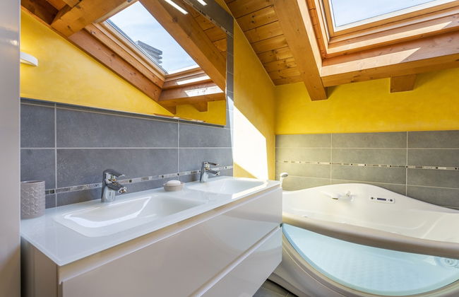 New Deal - APT with Terrace & Jacuzzi - Foto 17