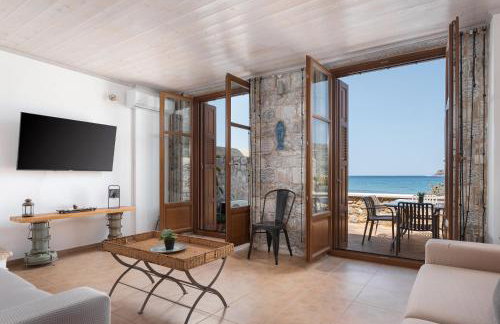 Aura Seafront Villa - Photo 8