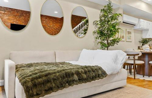 Luxury DC Rowhouse with Rooftop Firepit & Private Hot Tub- Near U Street & Logan Circle - Foto 47