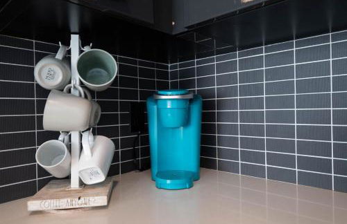 Stylish 3BR High-Rise with Pool, Hot Tub & Rooftop Views - Foto 31