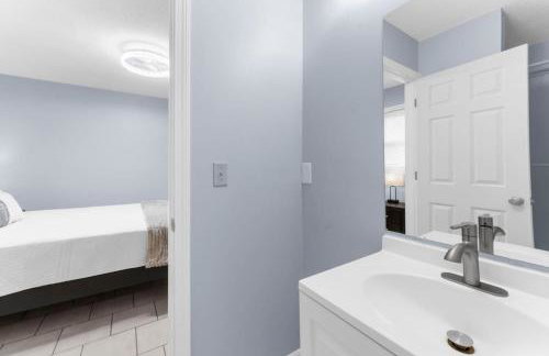 Willow Haven 2BR Cozy Retreat, Close to Hartford - Foto 36