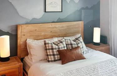 The River House- Riverfront Cabin-hot tub, gazebo! - Photo 26