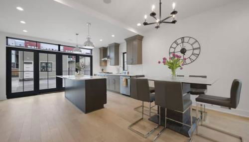 Jungle House Luxury Homes - Columbus Downtown Short North - Near Convention Center & Nationwide Arena - Sleeps up to 15 - Free Parking - Over 5,800 Five Stars - Foto 3