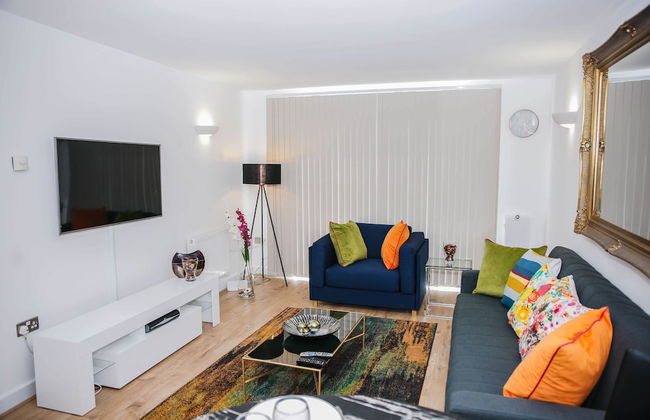 Riverside 2 Bed Apartment - Foto 23