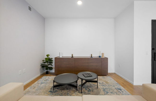 Luxurious Condo Downtown Miami Heart - Photo 24