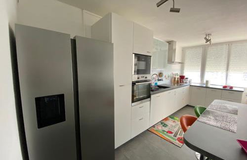 Le Mun,3 étoiles-T2-60m2-balcon-parking-wifi-linge-produits-face à la gerdarmerie-vue cathedrale - Foto 8